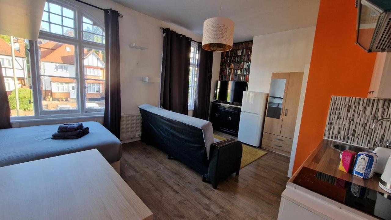 ロンドンPrivate Self-Contained Studio Close To Hampstead, Golders Green & Camden Townアパートメント エクステリア 写真